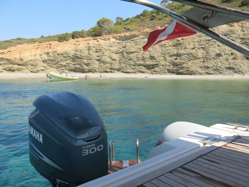 Athens: Private Cruise with Snorkeling and Swimming - Food on board: snacks, fruit, and the no-lunch reality