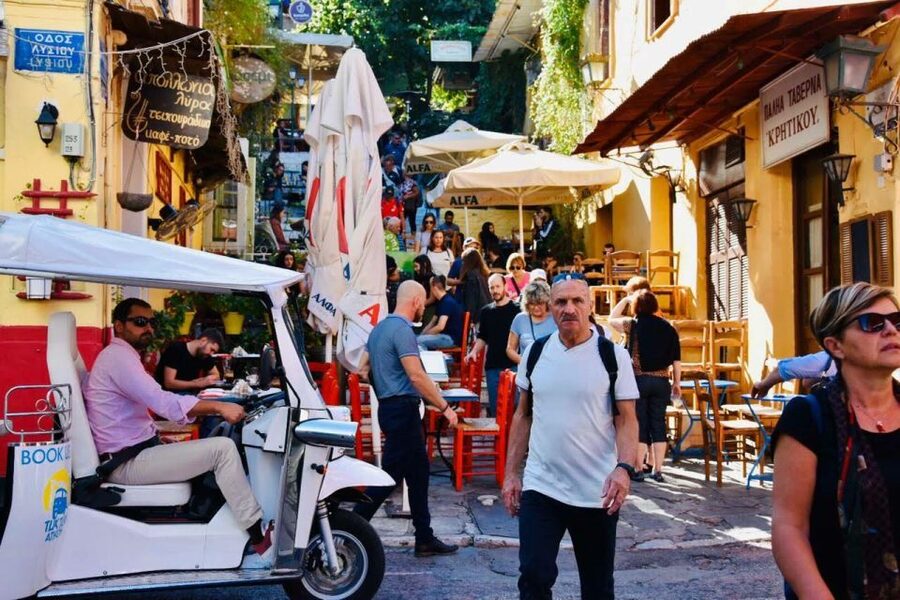 Athens: Private Evening Sightseeing Tour by Electric Tuk-Tuk - Electric tuk-tuk touring: what it changes for your photos and your comfort