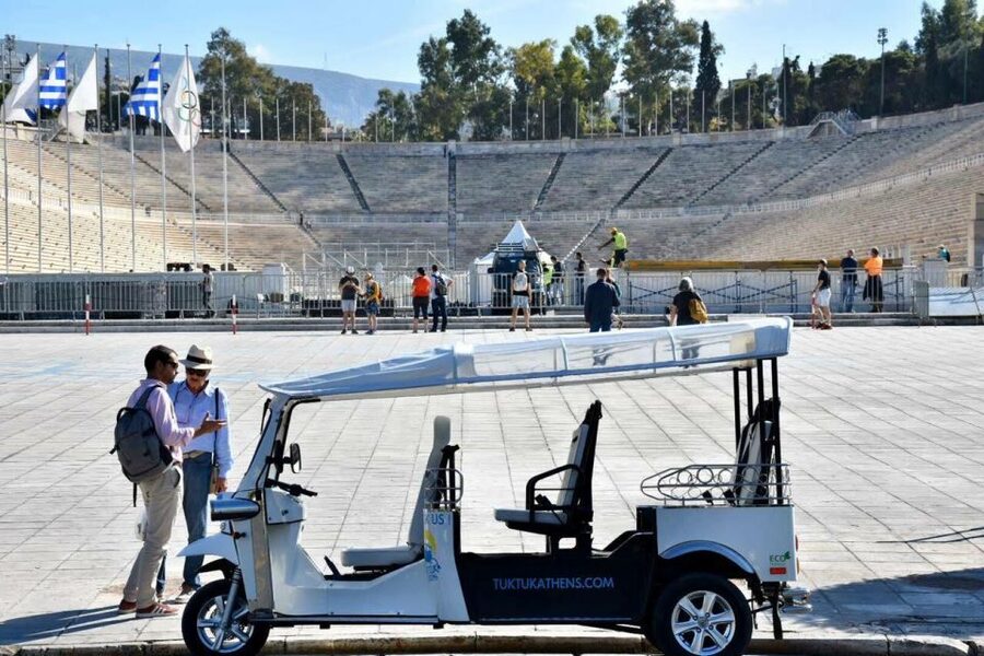 Athens: Private Evening Sightseeing Tour by Electric Tuk-Tuk - How guides and pacing affect your experience (and what to do if you’re picky)