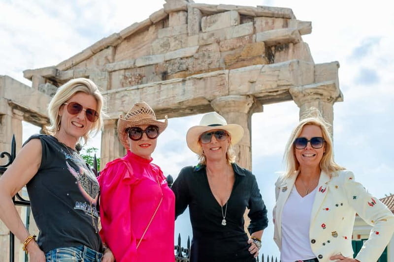 Athens: Professional Photoshoot - Super Premium: 90 minutes, more main attractions, and a possible outfit change