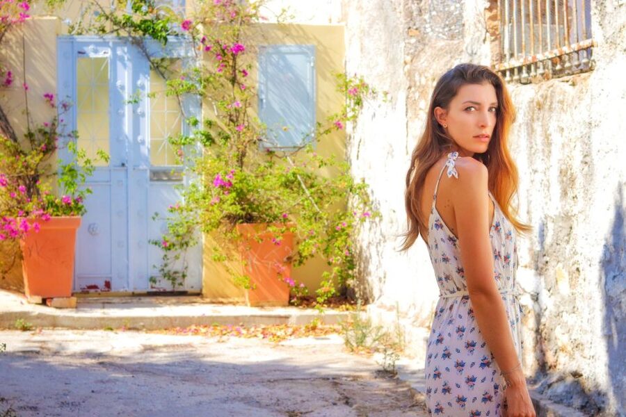 Athens: Professional photoshoot at Anafiotika Village - Should you book this Anafiotika photoshoot?