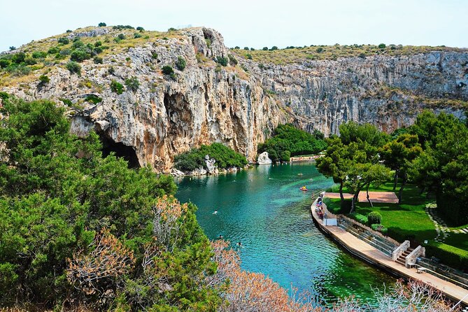 Athens Riviera: Poseidon Temple, Springs & Lake Vouliagmeni Tour - Group style with George: why the guide matters here