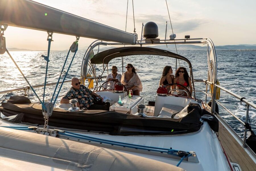 Athens Riviera: Private daily sailing cruise with lunch - A private Athens Riviera sail that feels like a day off