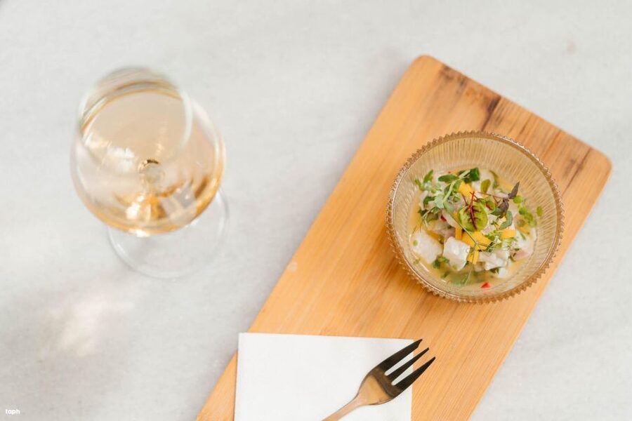 Athens: Tasting of 6 Wines from Kefalonia with Food Pairing - Water pairing: a palate tool you can actually use later