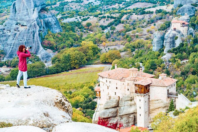 Athens to Meteora DayTrip by Train in Spanish language - Local Agency - Dress code, cash entrances, and what to plan for meal-wise