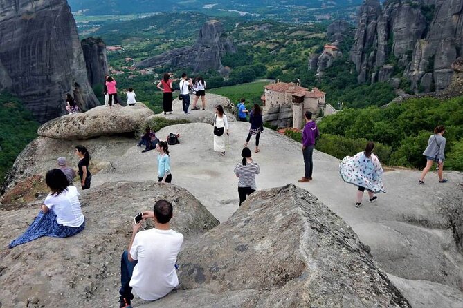 Athens to Meteora DayTrip by Train in Spanish language - Local Agency - Should you book this Athens to Meteora day trip?