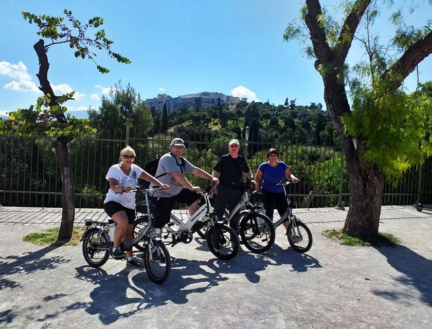 Athens tour with electric bicycle - Parliament and the Tomb of the Unknown Soldier: a quick, memorable anchor