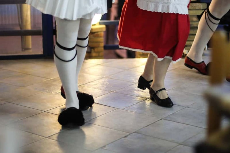 Athens: Traditional Greek Show in Plaka with Dinner - The 3-hour plan: how the timing usually feels