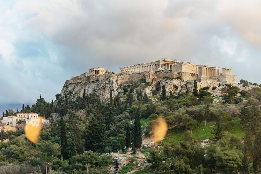 Athens: Wine Tasting with a Sommelier under the Acropolis - The pours: rare Greek grapes and small-winery choices