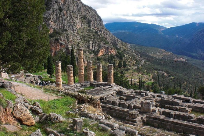 Award-Winning 2-Day Private Delphi & Meteora Tour - Day 2: Touring active Meteora monasteries without racing