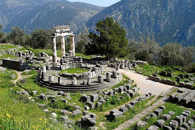 Award-Winning 2-Day Private Delphi & Meteora Tour - Private driver details that can make or break comfort