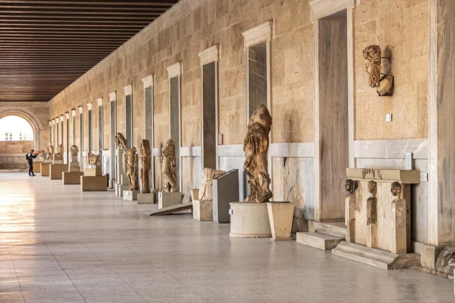 Best of Athens Highlights Luxury Half Day Private Tour - Hadrian’s Arch and Olympieion: the scale check