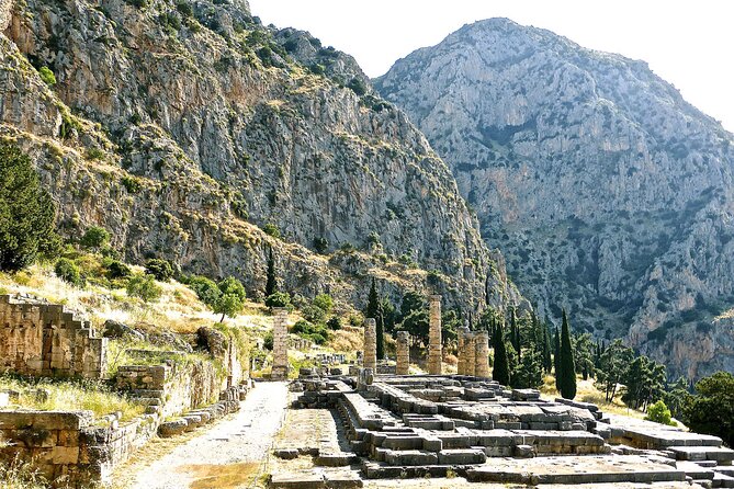 BEST PRIVATE TOUR TO DELPHI: Delphi Arachova Hosios Monastary - Arachova lunch break: craft shops, valley views, and a real reset