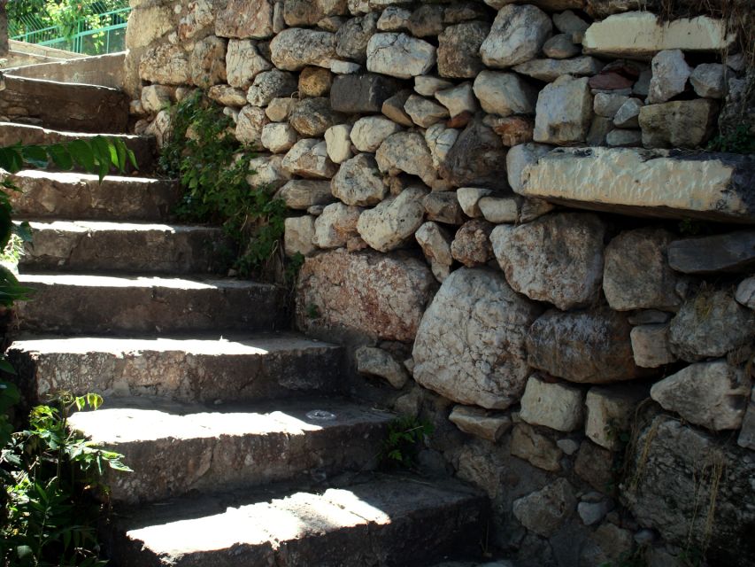 Cats of Athens: Self-Guided Mobile Tour in Plaka - Anafiotika Start near Acropoli Metro: Where to Press Play