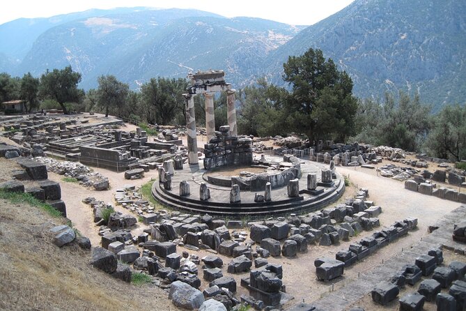 Delphi and Meteora, 2-Days Private Tour - Arachova and Thermopylae: two very different moods in one drive