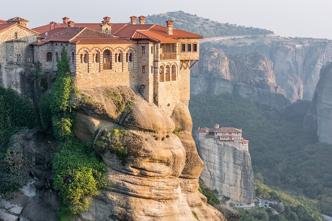 Delphi and Meteora, 2-Days Private Tour - Kalabaka and your first Meteora glimpses before the big day