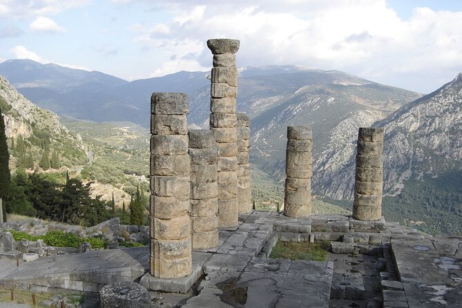 Delphi, Arachova and Levadia Krya Springs, Private Day Tour - Arachova at 960 meters: amphitheater vibes and quick photo time