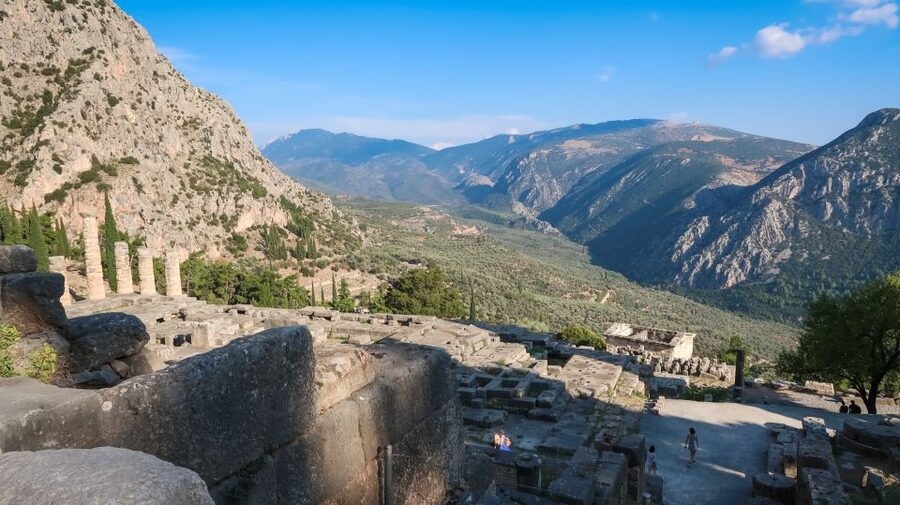 Delphi: Archaeological Site & Museum Ticket with Audio Tour - Entering the Delphi site at the right start point