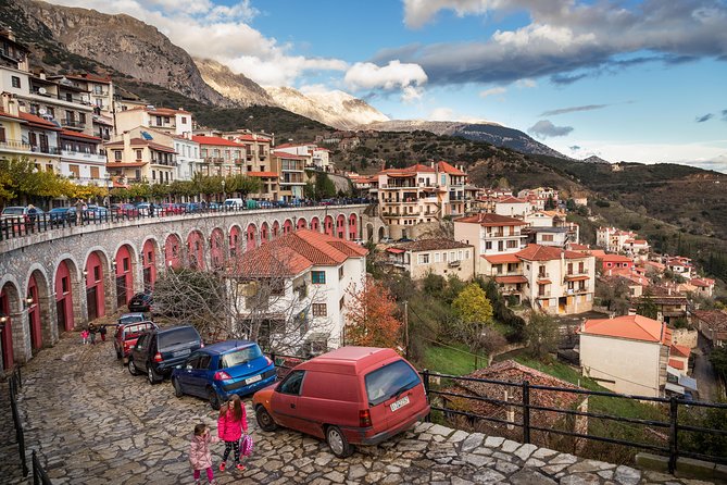 Delphi English Day Trip from Athens with Official Guide - Arachova photo stop on the return to Athens