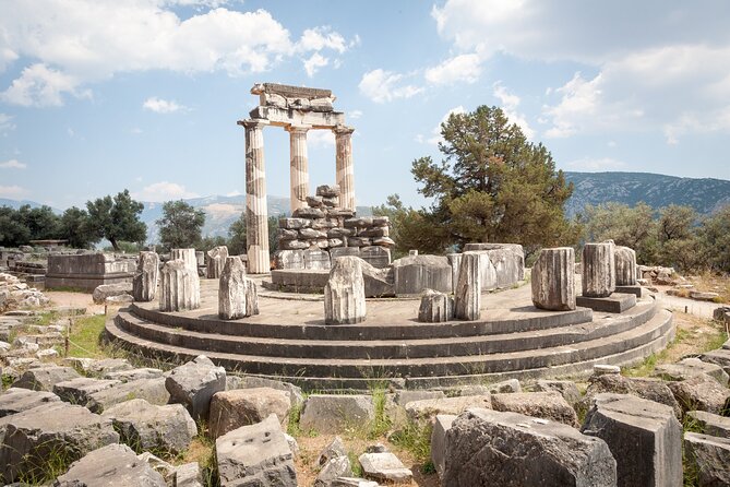 Delphi Guided Small Group Day Tour from Athens - Lunch and free time in Delphi village: how to make it your own