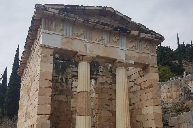Delphi Guided Small Group Day Tour from Athens - Delphi Museum in 1 hour: Sifnians, Naxian Sphinx, and the Charioteer