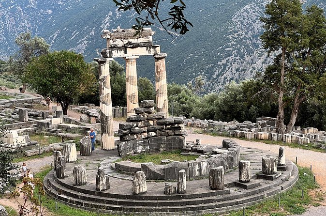 Delphi Historical Private Guided Tour & Thermopylae Hot Springs - Price and value: what $665.11 per person is paying for