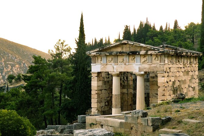 Delphi Meteora and Thermopylae 2-Day Private Tour - Kalambaka evening: where Meteora starts to feel real