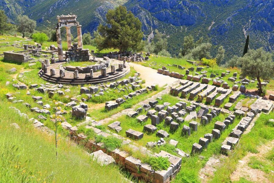 Delphi: Private Day Tour from Athens with Luxurious Vehicle - A private Delphi day with a local guide doing the heavy lifting