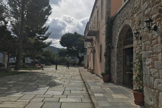 Delphi Private Full-day trip from Athens - The ride: pickup, clean cars, and not wasting your brainpower