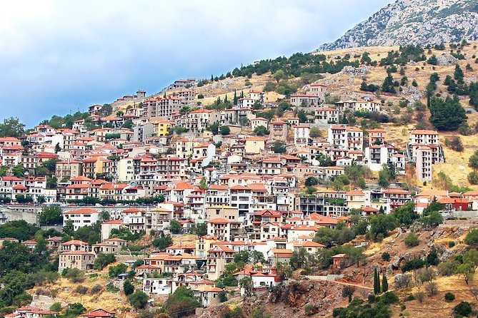 Delphi private tour: Navel of Earth, Apollo Temple, Oracle - Lunch and shopping time: make it local, not rushed