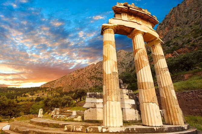 Delphi: Spanish guided one day tour - Getting There From Athens: Early Start, A/C Comfort, and Realistic Timing