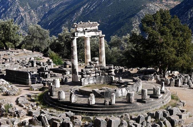 Delphi & Thermopylae Full Day Private Tour from Athens - Athens to Thermopylae: the day starts before you even park