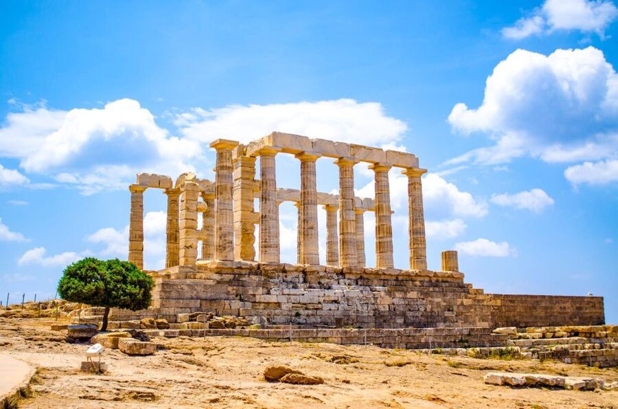 Discover Athens: Acropolis Entry Ticket & Cape Sounion Tour - Old Athens and Plaka: using the audio so the free time doesn’t drift