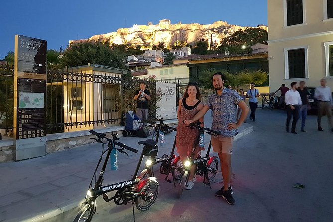 Discover the City e-bike night tours - Plateia Syntagmatos: Parliament and the Evzones photo moment
