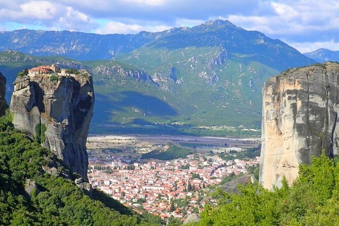 Explore Central Greece with an affordable 2 days tour to Meteora - The drive into Meteora: reaching Kalabaka with the day intact