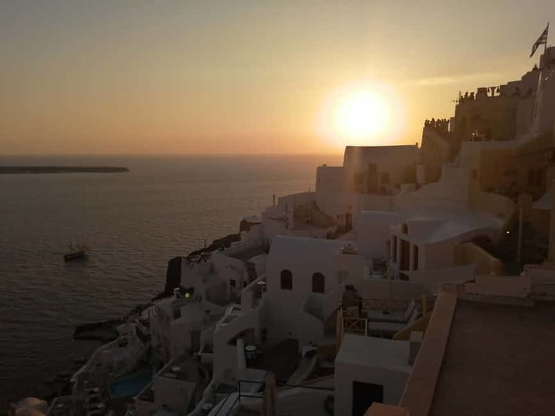 From Athens: 2-Day Trip to Santorini with Accommodation - Weather Reality: What Happens If the Ferry Gets Delayed