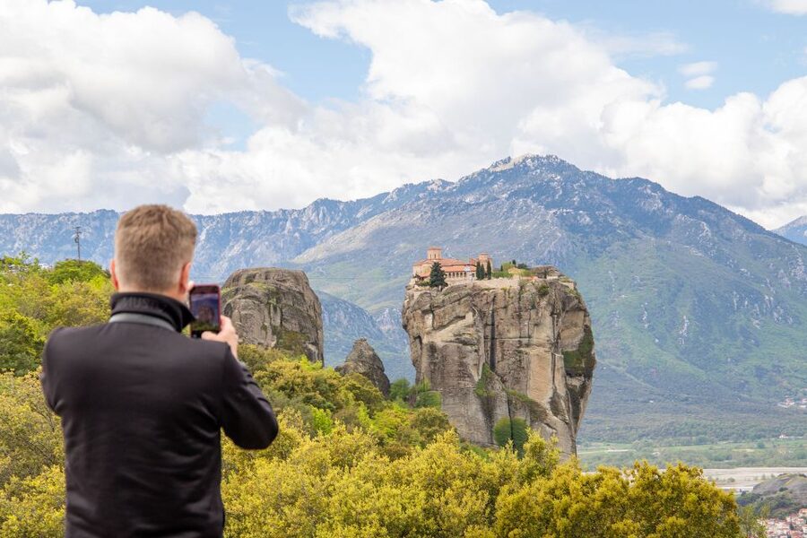 From Athens: 2 Days Meteora, Thermopylae & Delphi Tour - Meteora monasteries: the payoff, plus the practical limits