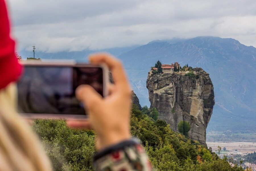 From Athens: 2 Days Meteora, Thermopylae & Delphi Tour - Delphi Museum + the archaeological site: using a mobile audio guide effectively