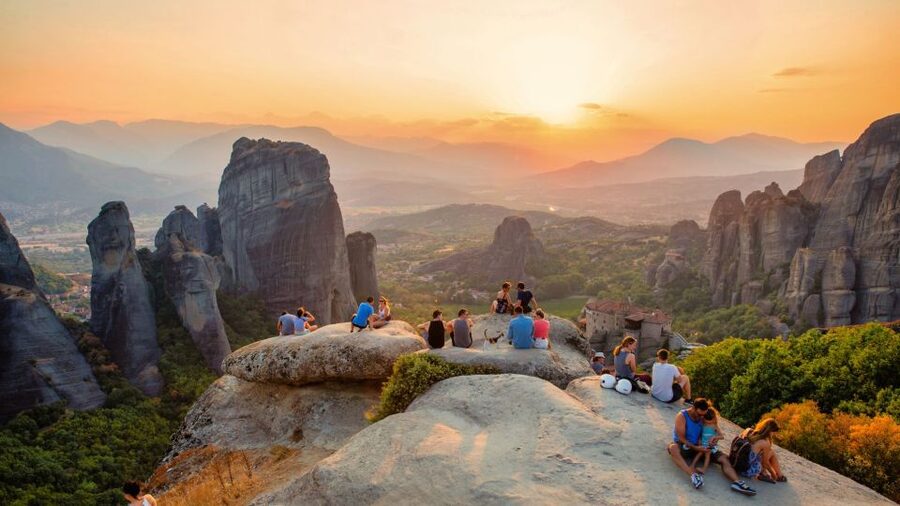 From Athens: 3 Days in Meteora & Delphi with Tours & Hotel - Hotel reality check in Kalambaka: good location, mixed ratings