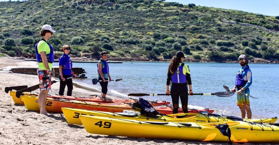 From Athens: Cape Sounion Guided Kayaking Tour with Lunch - Lunch on the Saronic Gulf: a taverna meal that actually finishes strong