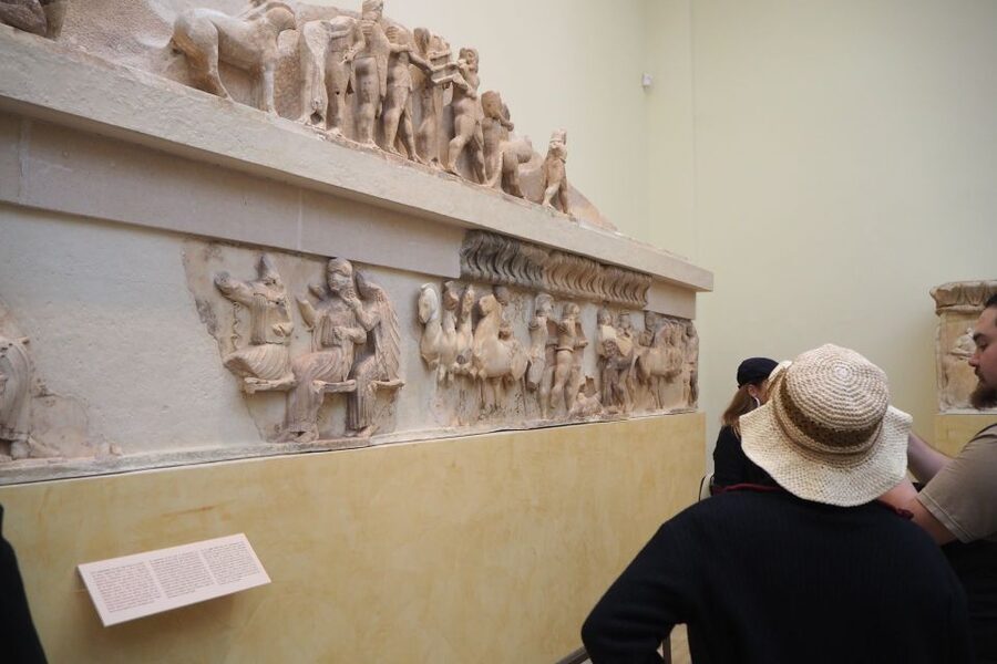From Athens: Day Tour to Delphi - Entering Delphi: how the guided flow helps you not miss the big stuff