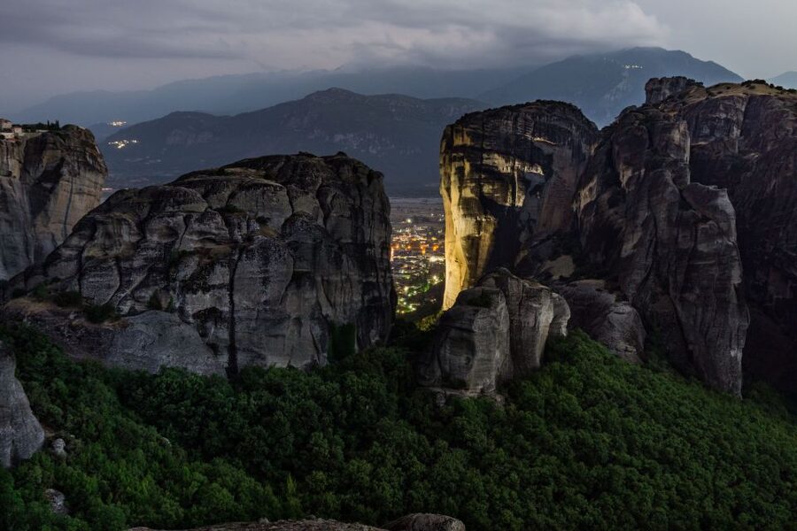 From Athens: Delphi and Meteora 2-Day Tour with Hotel - Athens to Delphi: the long ride that actually pays off