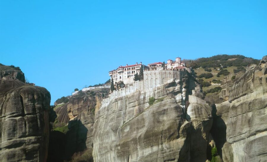 From Athens: Meteora Full-Day Trip with Guide on Luxury Bus - Kastraki Lunch Stop: Recharge in a Real Town