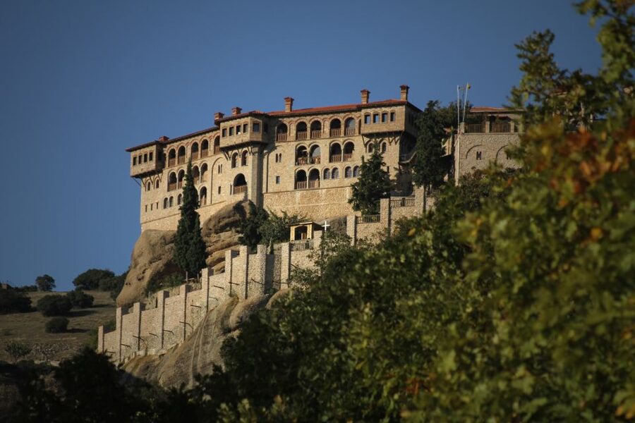 From Athens: Meteora Train Trip with Overnight Stay - Who this Meteora train trip suits best