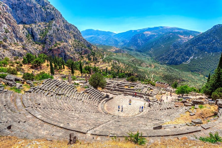From Athens: Private Delphi and Thermopylae Guided Day Trip - The Delphi Museum Stops That People Remember