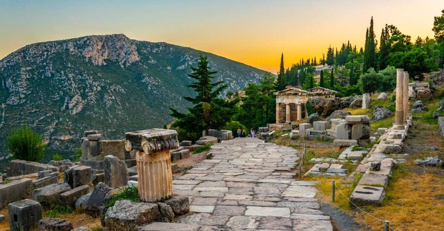 From Athens: Temple of Apollo and Oracle Delphi Day Trip - Entering Delphi: UNESCO ruins, Temple of Apollo, and the Omphalos idea