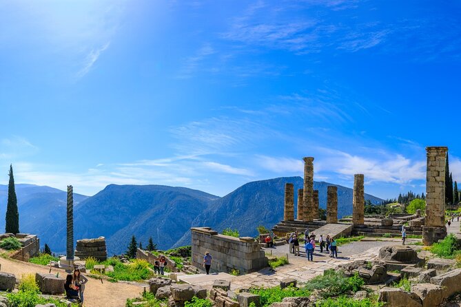 "Full day in Delphi/Livadia: Live the myths" - Arachova on the return: mountain village break with real local energy