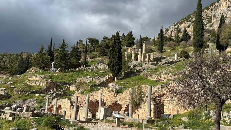Full Day Private Tour Delphi Navel Of Earth Hosios Loukas - Who This Tour Suits Best (and When to Choose Something Different)