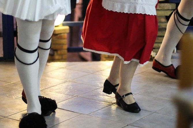 Greek Dancing in Plaka with 3-Course Meal - Plaka at night: why this Greek dancing dinner works