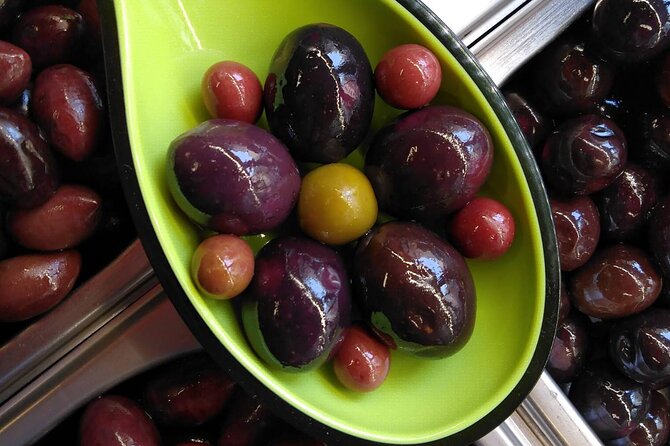 Greek Olives and Olive Oil Tasting in Athens - A 30-minute olive and oil lesson in central Athens